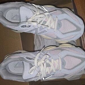 New Balance  9060 Gray Chunky Sneakers with Cushioned  Midsole. Gently Worn